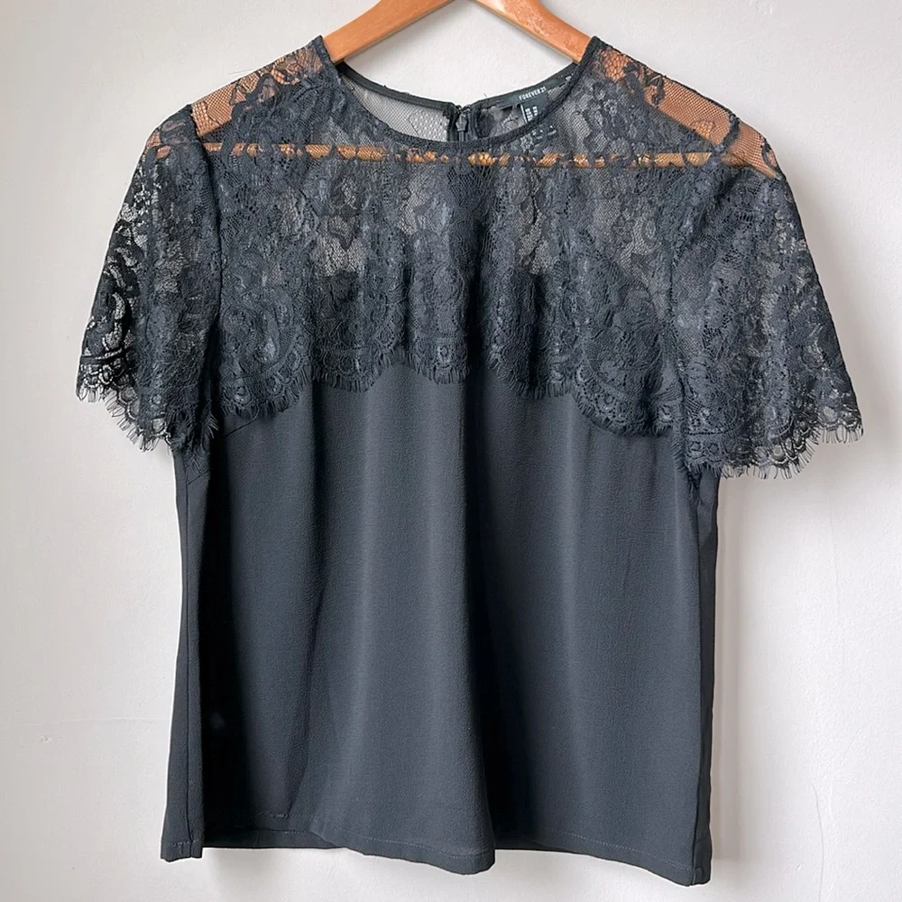 FOREVER 21 Black lace top size M - looks expensive - Picture 1 of 5